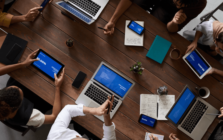 Wie mittelständische Unternehmen in Österreich manuelles Reporting durch Business Intelligence in Echtzeit ersetzen