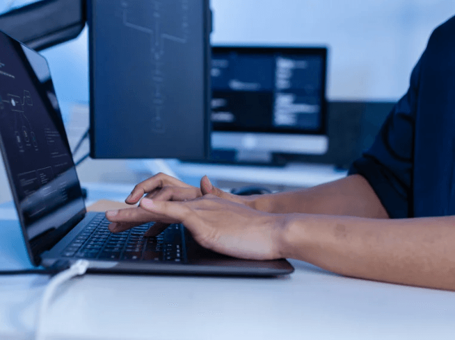 Vibe Coding in der DACH-Region: Schnellere Softwareentwicklung ohne Qualitätsverlust