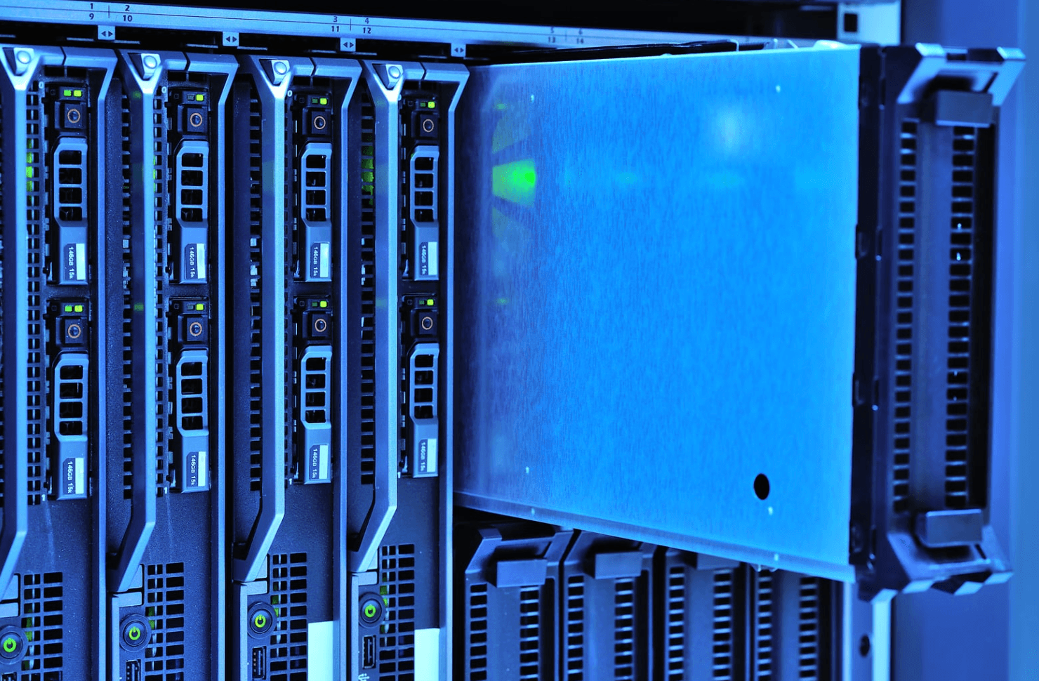 Enterprise Data Mesh Architektur: Datenverantwortung in modernen Organisationen dezentralisieren