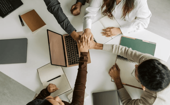 Forward Deployed Engineering Teams: Das neue Enterprise Modell für KI Transformationsprojekte
